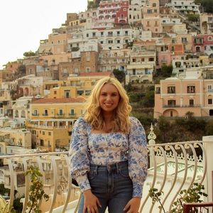 Meet your Posher, Lauren